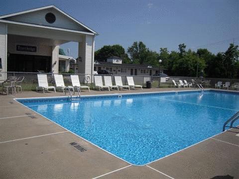 Travelodge Inn & Suites Latham Extérieur photo